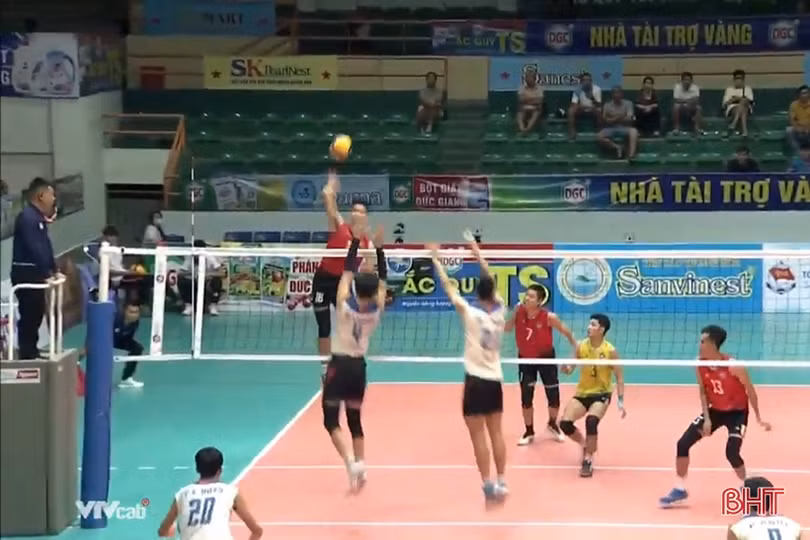 Thắng đương kim vô địch Ninh Bình, Hà Tĩnh vào bán kết giải bóng chuyền quốc gia