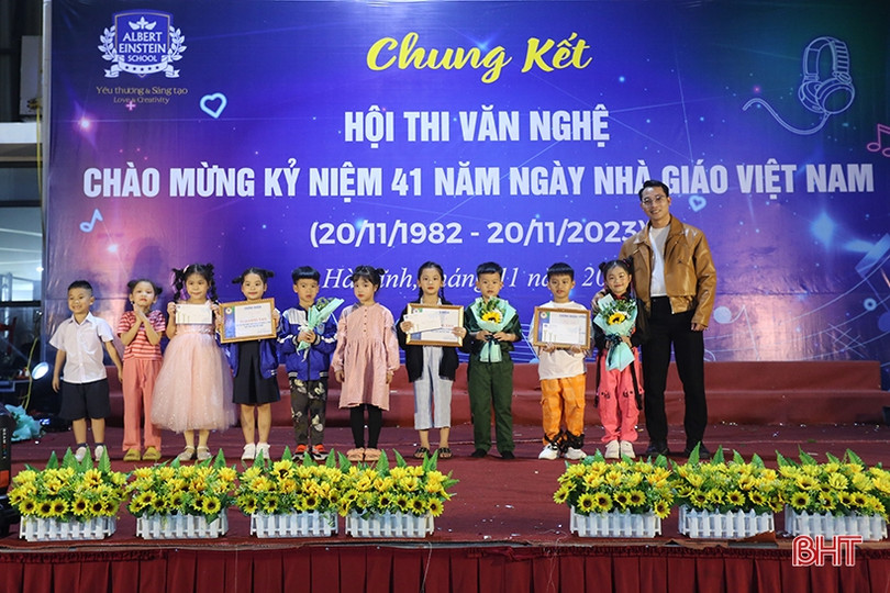 Ấn tượng hội thi văn nghệ chào mừng ngày 20/11 của Trường Albert Einstein