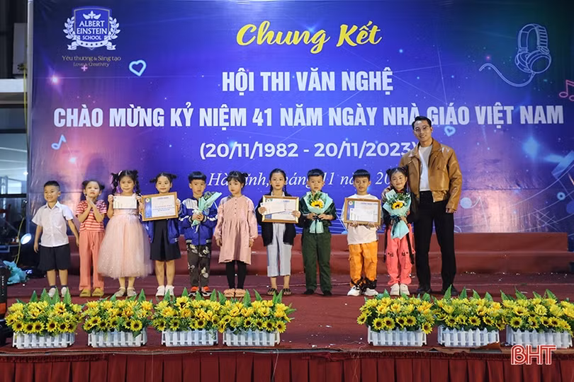 Ấn tượng hội thi văn nghệ chào mừng ngày 20/11 của Trường Albert Einstein