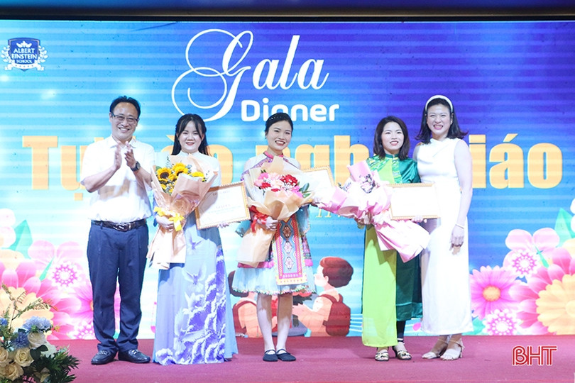 Đặc sắc các tiết mục văn nghệ “Tự hào nghề giáo” của Trường Albert Einstein