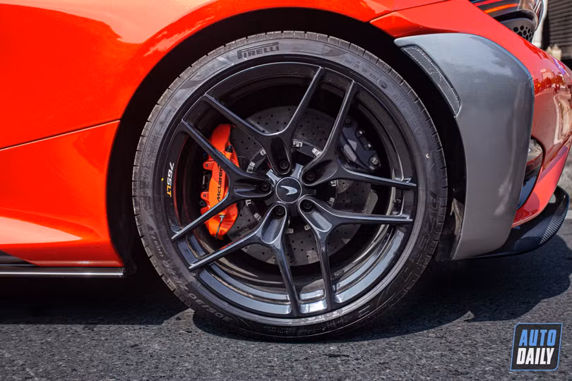 Cận cảnh McLaren 765LT Spider trị giá hơn 30 tỷ độc nhất Việt Nam