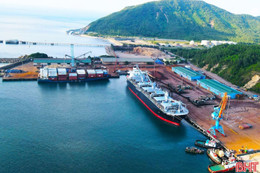 Chung khát vọng vươn ra biển lớn