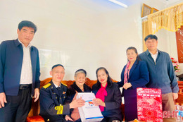 Tổng Công ty Tân Cảng Sài Gòn tri ân các Mẹ Việt Nam anh hùng tại Hà Tĩnh