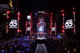 Hàng chục nghìn khán giả hòa nhịp cùng âm nhạc và công nghệ của Viettel