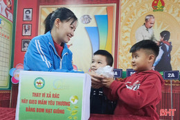 Mỗi “bom hạt giống” nhỏ, trăm ngàn mầm xanh lớn