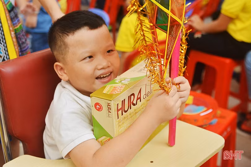 Cùng trẻ em khuyết tật Hà Tĩnh đón “Vầng trăng cổ tích”