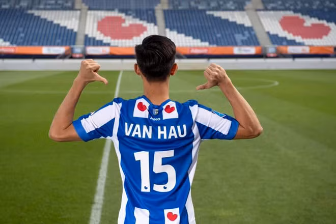 Văn Hậu nhận lương 450.000 euro ở Heerenveen