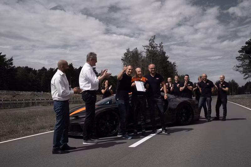 Siêu xe Bugatti Chiron đạt tốc độ hơn 490 km/h