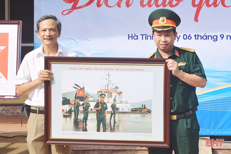 Hà Tĩnh triển lãm 74 tác phẩm tranh, ảnh về “Biển đảo quê hương”