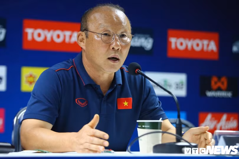 Đấu thầy cũ Guus Hiddink, HLV Park Hang Seo được trao quyền đặc biệt
