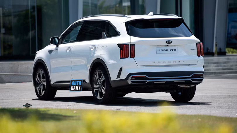 Chi tiết trang bị trên các phiên bản của Kia Sorento 2021