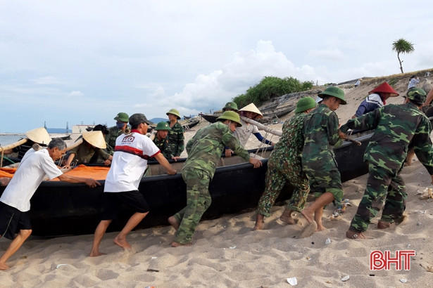 1.385 tàu, thuyền ở thị xã Kỳ Anh đã vào nơi tránh trú an toàn