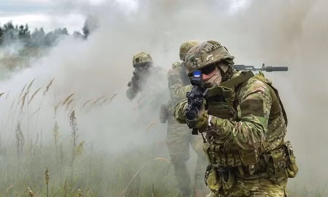 Vũ khí của lính dù Nga ngày càng được phương Tây hóa