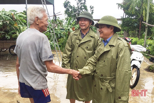 Mưa lớn kèm lốc xoáy khiến 21 hộ dân ở Thạch Hà bị tốc mái, gần 20 ha rau màu bị ngập