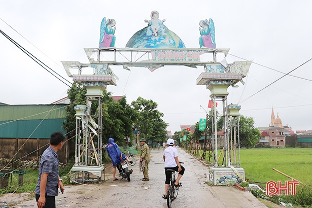 Mưa lớn kèm lốc xoáy khiến 21 hộ dân ở Thạch Hà bị tốc mái, gần 20 ha rau màu bị ngập