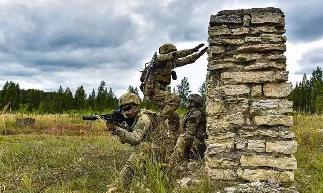 Vũ khí của lính dù Nga ngày càng được phương Tây hóa