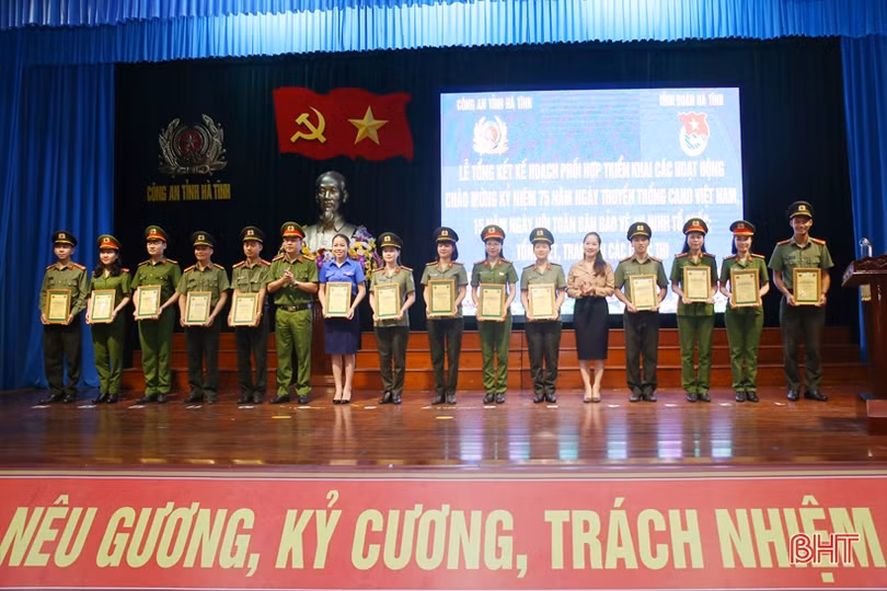 Trao thưởng các cuộc thi về truyền thống Công an nhân dân, ngày hội toàn dân bảo vệ ANTQ