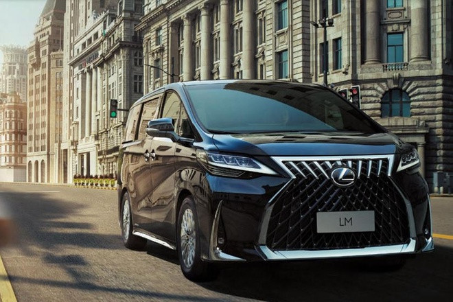 Lexus LM đắt ngang Bentley Flying Spur