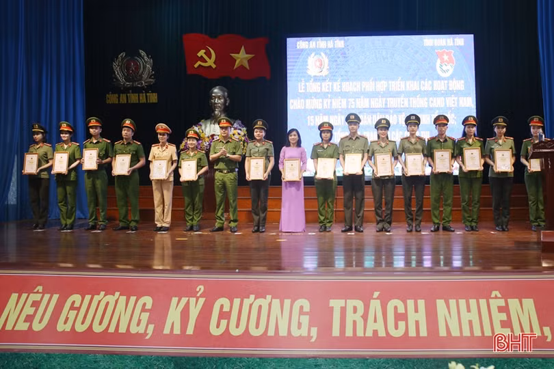 Trao thưởng các cuộc thi về truyền thống Công an nhân dân, ngày hội toàn dân bảo vệ ANTQ