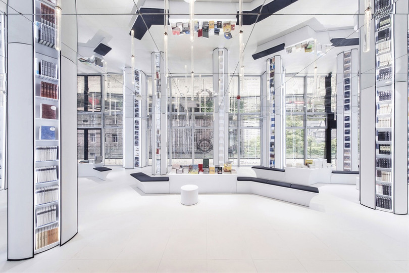 Nhà sách có hiệu ứng nhân đôi không gian