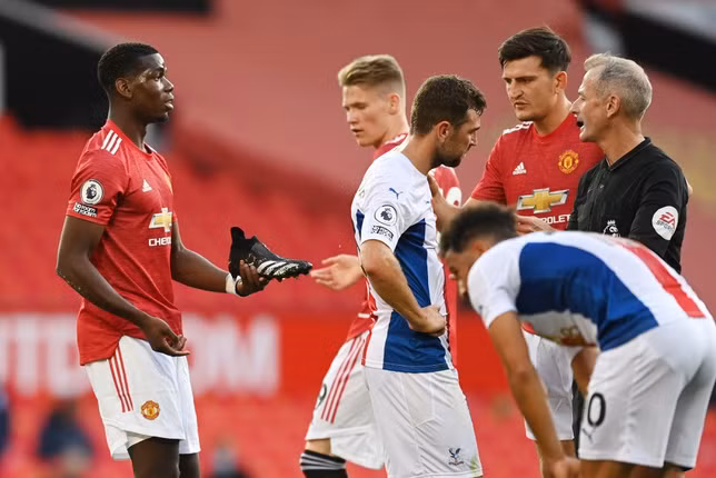 Man Utd thua thảm trên sân nhà trong ngày ra quân Premier League