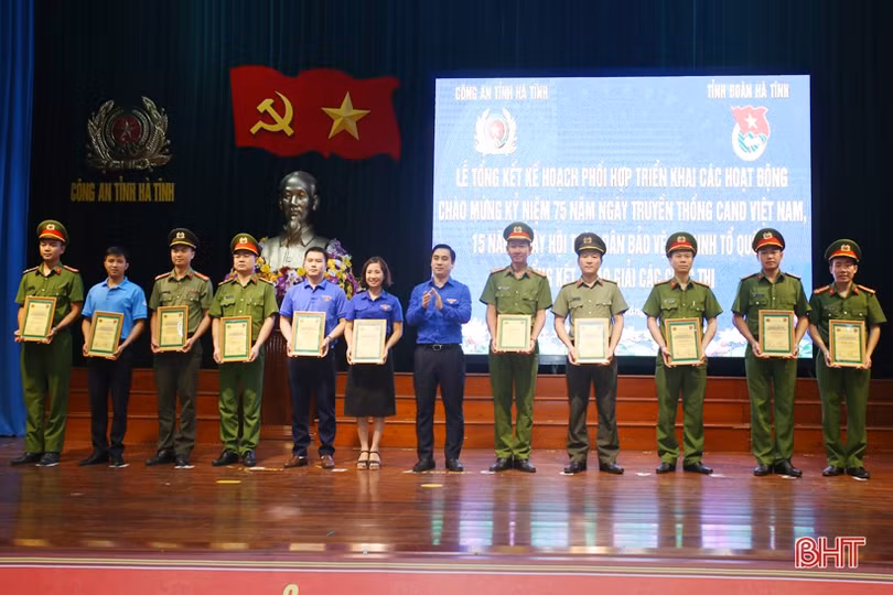 Trao thưởng các cuộc thi về truyền thống Công an nhân dân, ngày hội toàn dân bảo vệ ANTQ