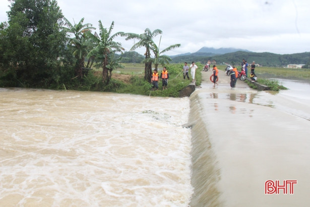 Tìm thấy thi thể thanh niên bị nước lũ cuốn trôi ở Hương Sơn