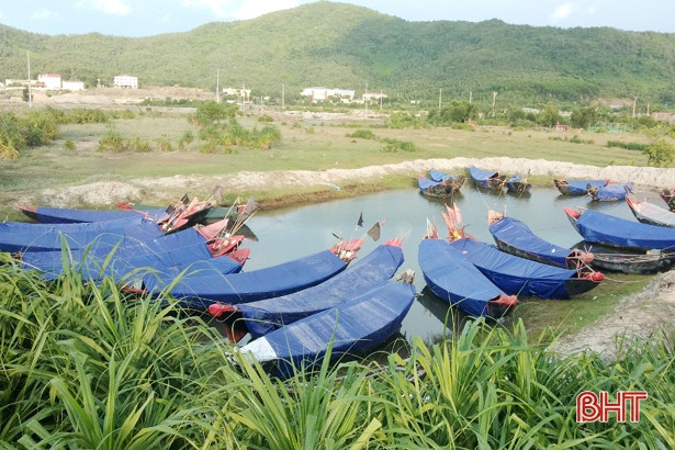 1.385 tàu, thuyền ở thị xã Kỳ Anh đã vào nơi tránh trú an toàn