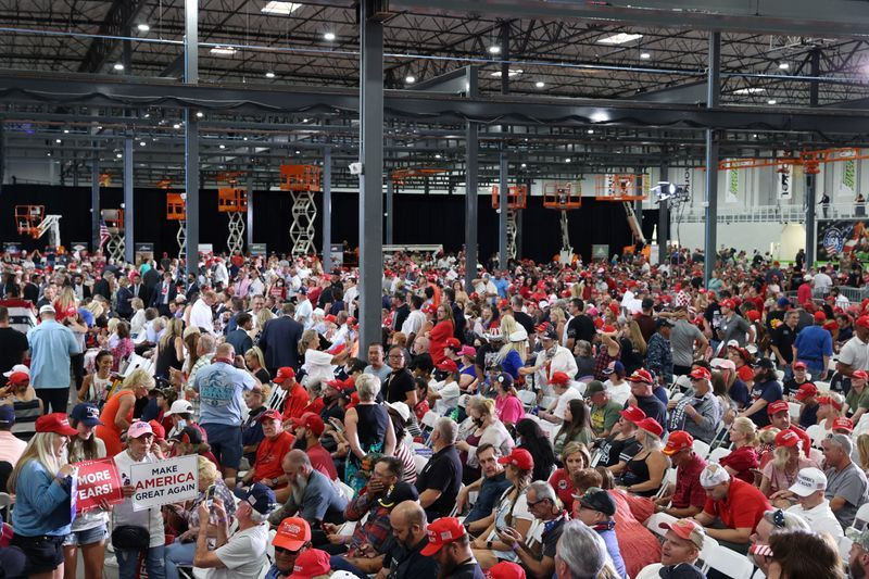 Quang cảnh buổi mít tinh vận động tranh cử gây tranh cãi của Tổng thống Donald Trump