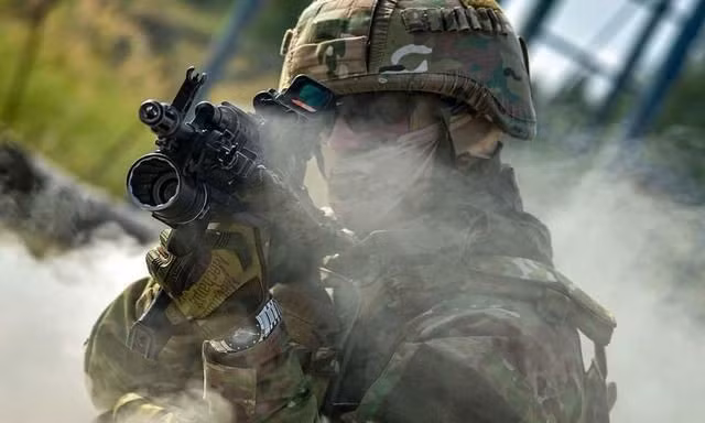 Vũ khí của lính dù Nga ngày càng được phương Tây hóa