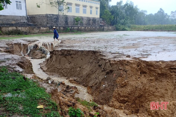 Mưa lớn khiến nhiều điểm ở Vũ Quang sạt lở nghiêm trọng