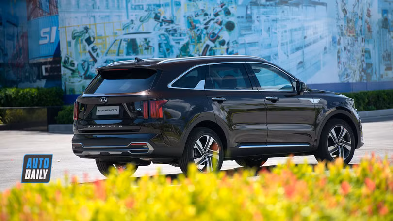 Chi tiết trang bị trên các phiên bản của Kia Sorento 2021