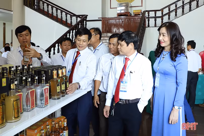 Ấn tượng gian hàng sản phẩm OCOP bên lề Đại hội Liên minh Hợp tác xã Hà Tĩnh