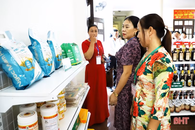 Ấn tượng gian hàng sản phẩm OCOP bên lề Đại hội Liên minh Hợp tác xã Hà Tĩnh