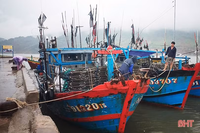 Hà Tĩnh yêu cầu các đơn vị, địa phương trực ban nghiêm túc 24/24h ứng phó bão số 5