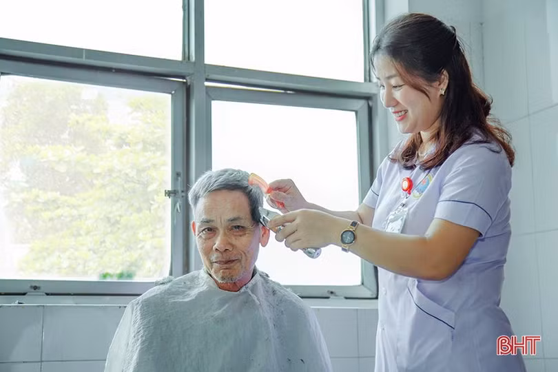 “Nét đẹp người điều dưỡng Hà Tĩnh” qua góc máy của các đồng nghiệp