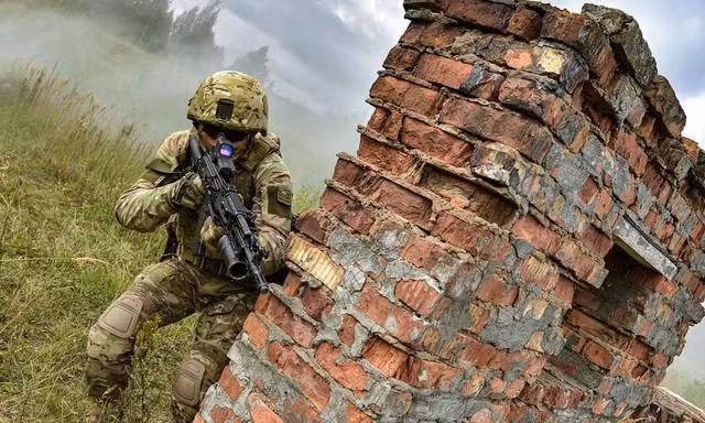 Vũ khí của lính dù Nga ngày càng được phương Tây hóa