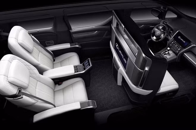 Lexus LM đắt ngang Bentley Flying Spur