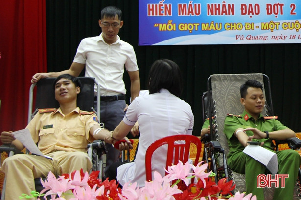 Thu về gần 200 đơn vị máu tại ngày hội hiến máu ở Vũ Quang