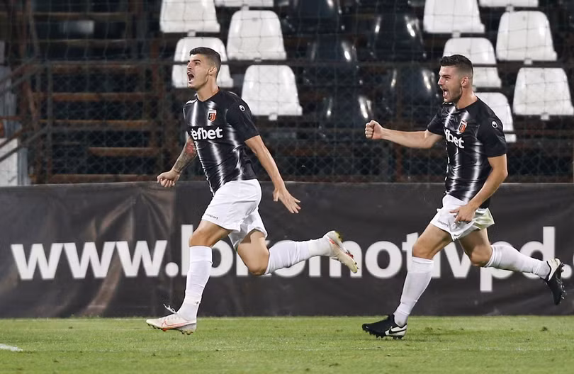 Mourinho chạm mốc 100 trận thắng ở cúp châu Âu