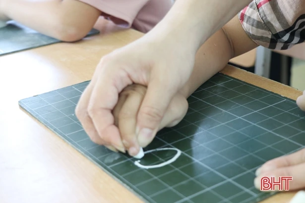 Giáo viên, học sinh lớp 1 hào hứng trong tuần đầu triển khai chương trình sách giáo khoa mới