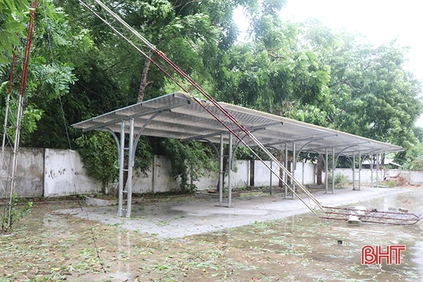 Mưa lớn kèm lốc xoáy khiến 21 hộ dân ở Thạch Hà bị tốc mái, gần 20 ha rau màu bị ngập