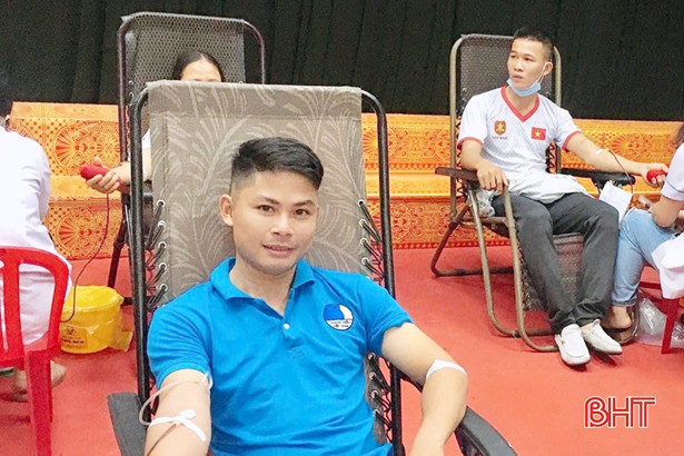 Thu về gần 200 đơn vị máu tại ngày hội hiến máu ở Vũ Quang