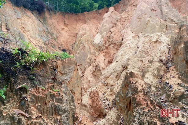 Mưa lớn khiến nhiều điểm ở Vũ Quang sạt lở nghiêm trọng