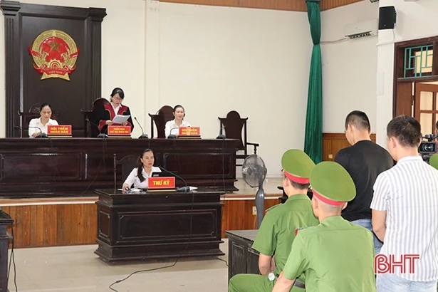 Tòa án Hà Tĩnh tuyên 300 tháng tù với 7 bị cáo liên quan vụ 39 người tử vong ở Anh