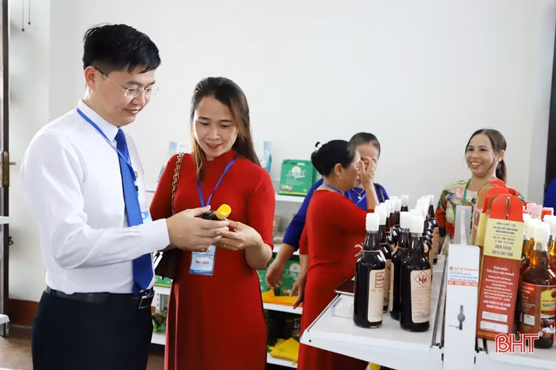 Ấn tượng gian hàng sản phẩm OCOP bên lề Đại hội Liên minh Hợp tác xã Hà Tĩnh