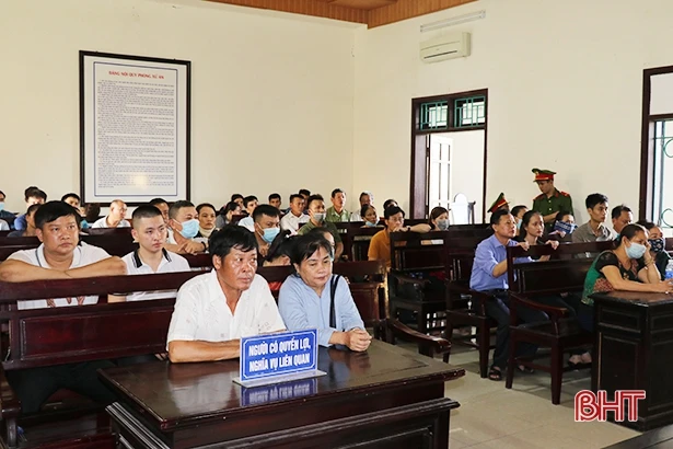 Tòa án Hà Tĩnh tuyên 300 tháng tù với 7 bị cáo liên quan vụ 39 người tử vong ở Anh