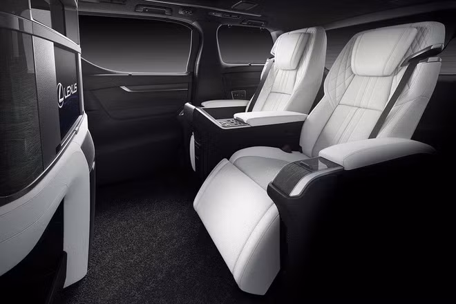 Lexus LM đắt ngang Bentley Flying Spur