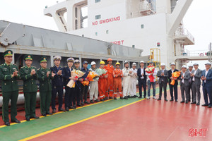 Cảng Vũng Áng đón chuyến tàu “xông đất” Xuân Bính Ngọ