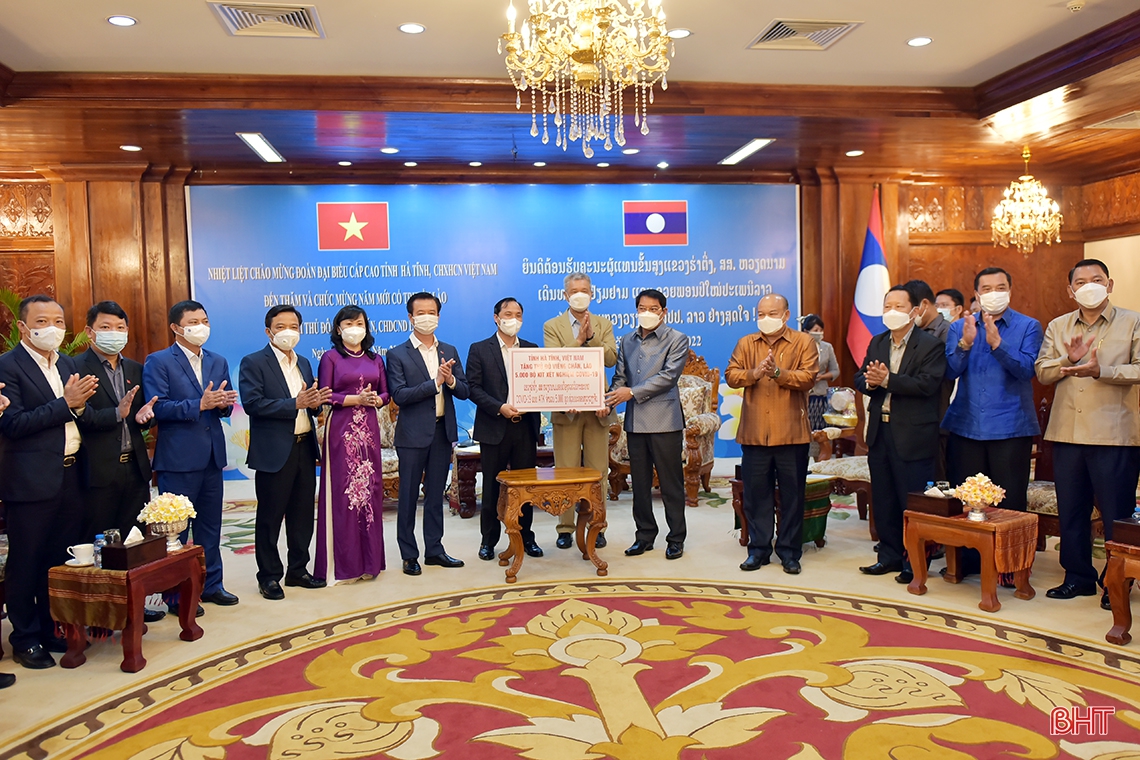 Lãnh đạo Hà Tĩnh chúc tết cổ truyền Bunpimay Nhân dân thủ đô Viêng Chăn